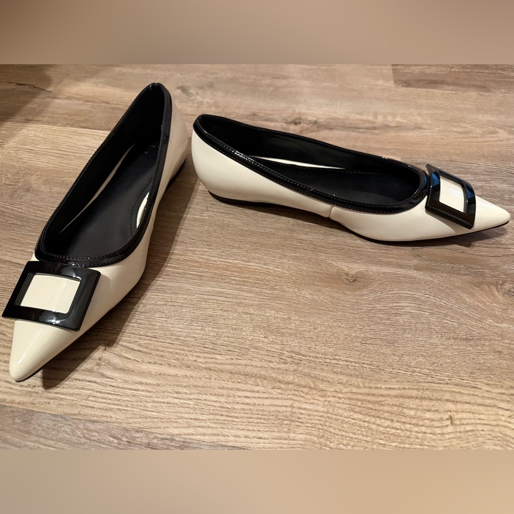 NWOT JustFab Black and Cream Pointed Flats
